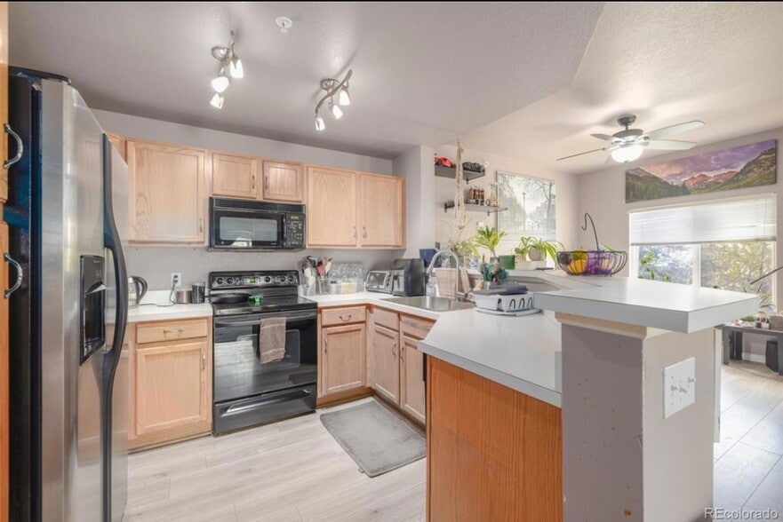 Kitchen - 8707 E Florida Ave
