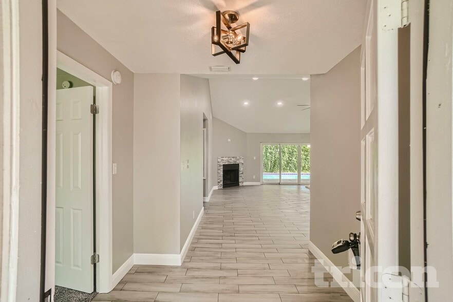 Building Photo - 361 Glenholly Ct