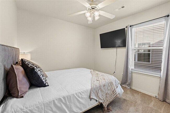 Building Photo - 4462 W Alberta St