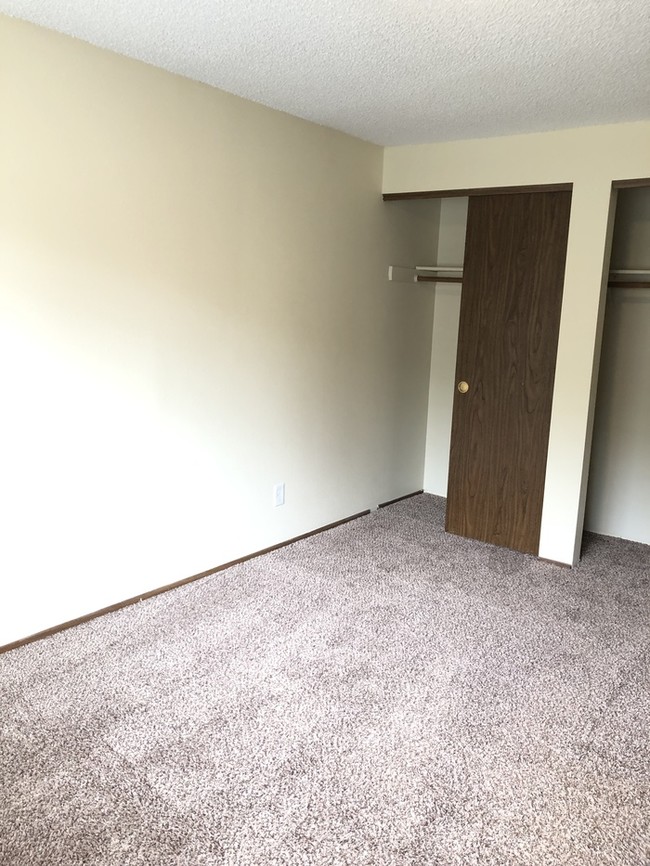 Building Photo - West Salem Townhome!