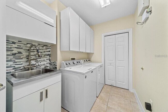 Building Photo - 8761 The Esplanade