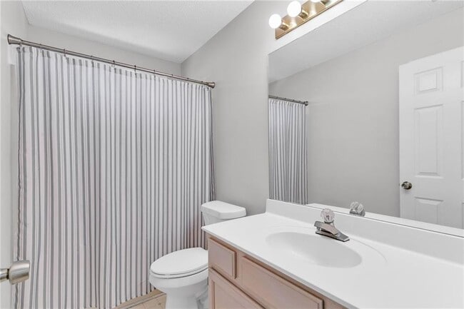 Building Photo - 608 Adam Cir