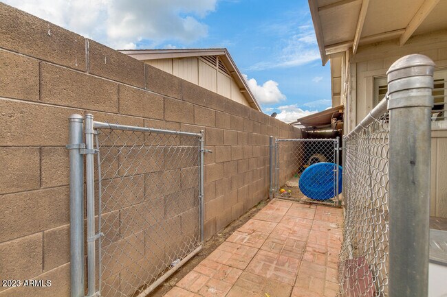Building Photo - 5053 N 85th Ave