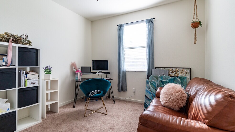 Building Photo - 514 W Cholena Trl