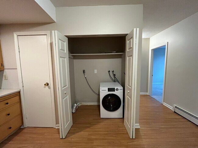 Building Photo - 19 Divinity St