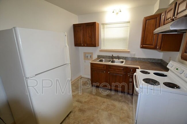 Building Photo - 947-957 Grebe St