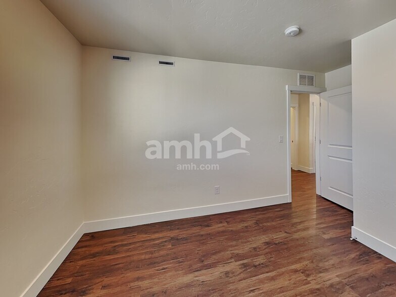 Building Photo - 706 S Retort Ave