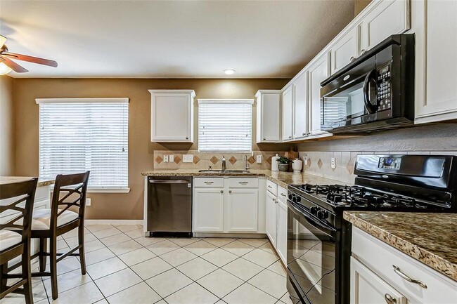 Building Photo - 6303 Applewood Forest Dr