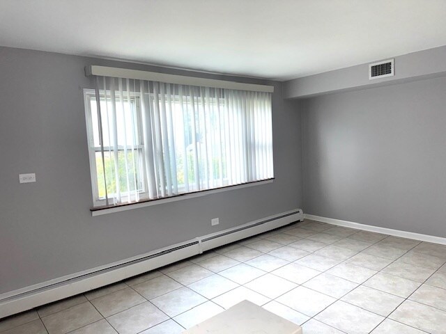 Building Photo - 5009 N River Rd