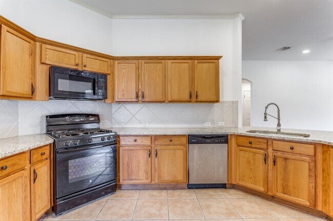 Building Photo - 648 Columbine Ave