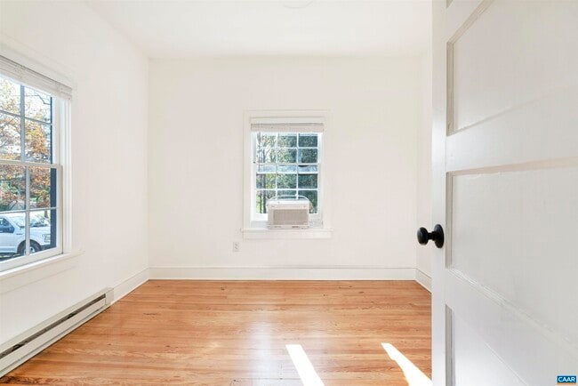 Building Photo - 2580 Nydrie Dr