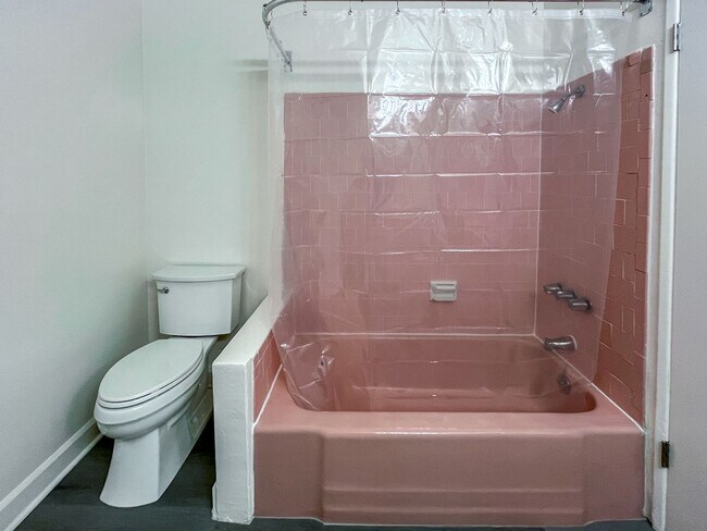Building Photo - Charming Apartments in Playa Del Rey – Pri...