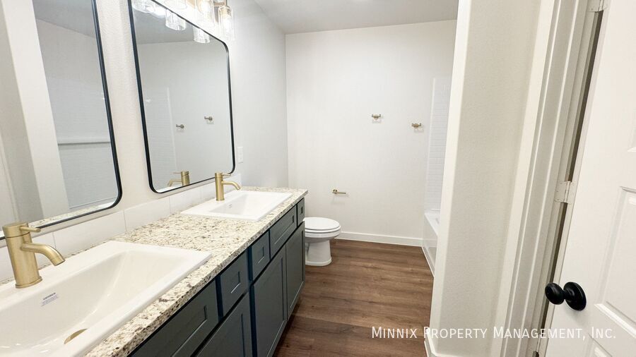 Building Photo - 2131 Langford Ave