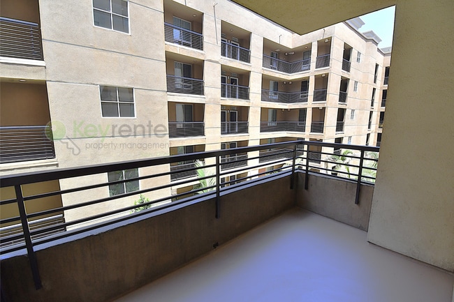 Building Photo - Easy access to the 163, 5, and 94 freeways...