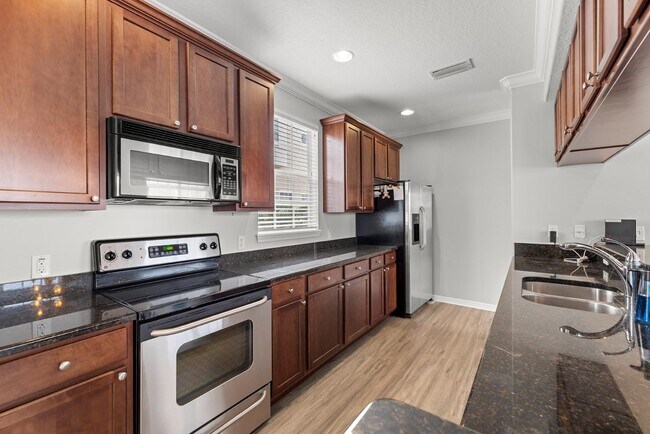 Building Photo - 509 S Matanzas Ave