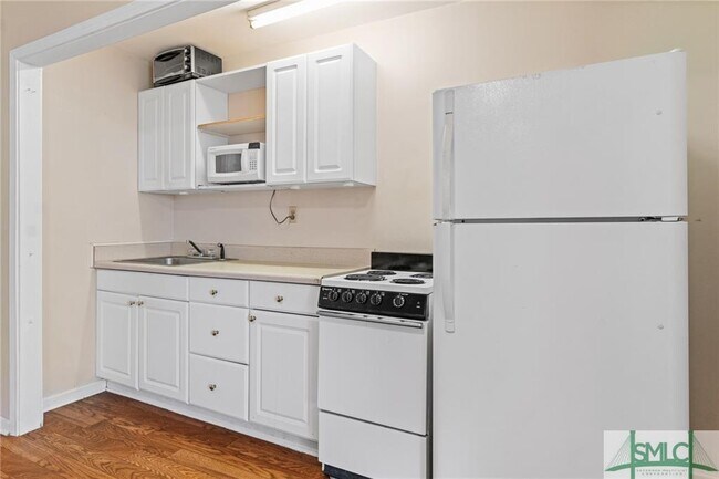 Building Photo - 9 E Gordon St