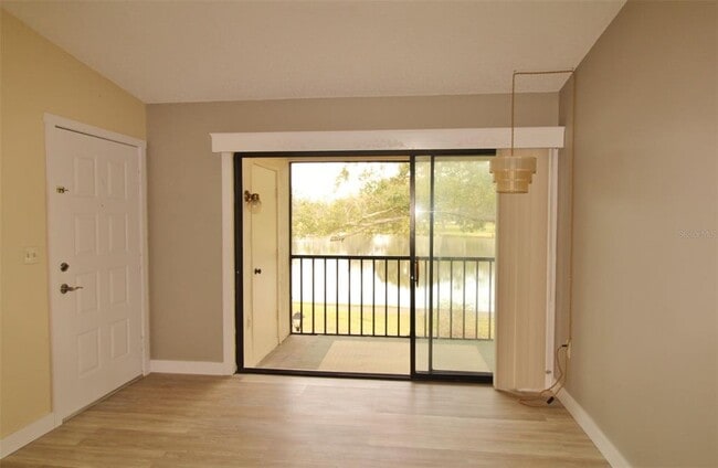 Building Photo - 3400 Crystal Ct W