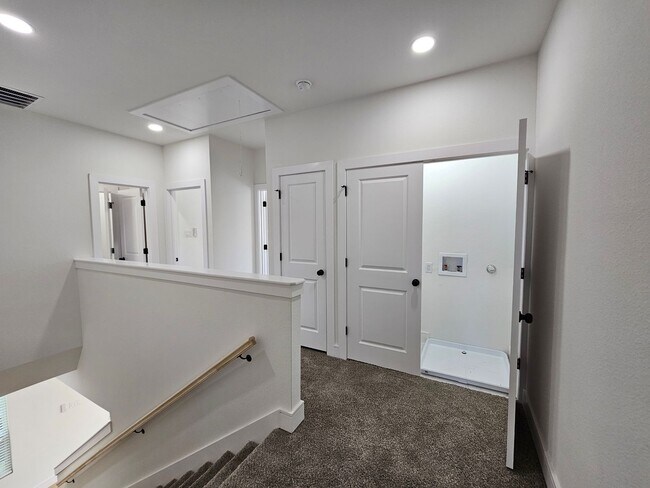 Building Photo - Available now ready for immediate move in ...