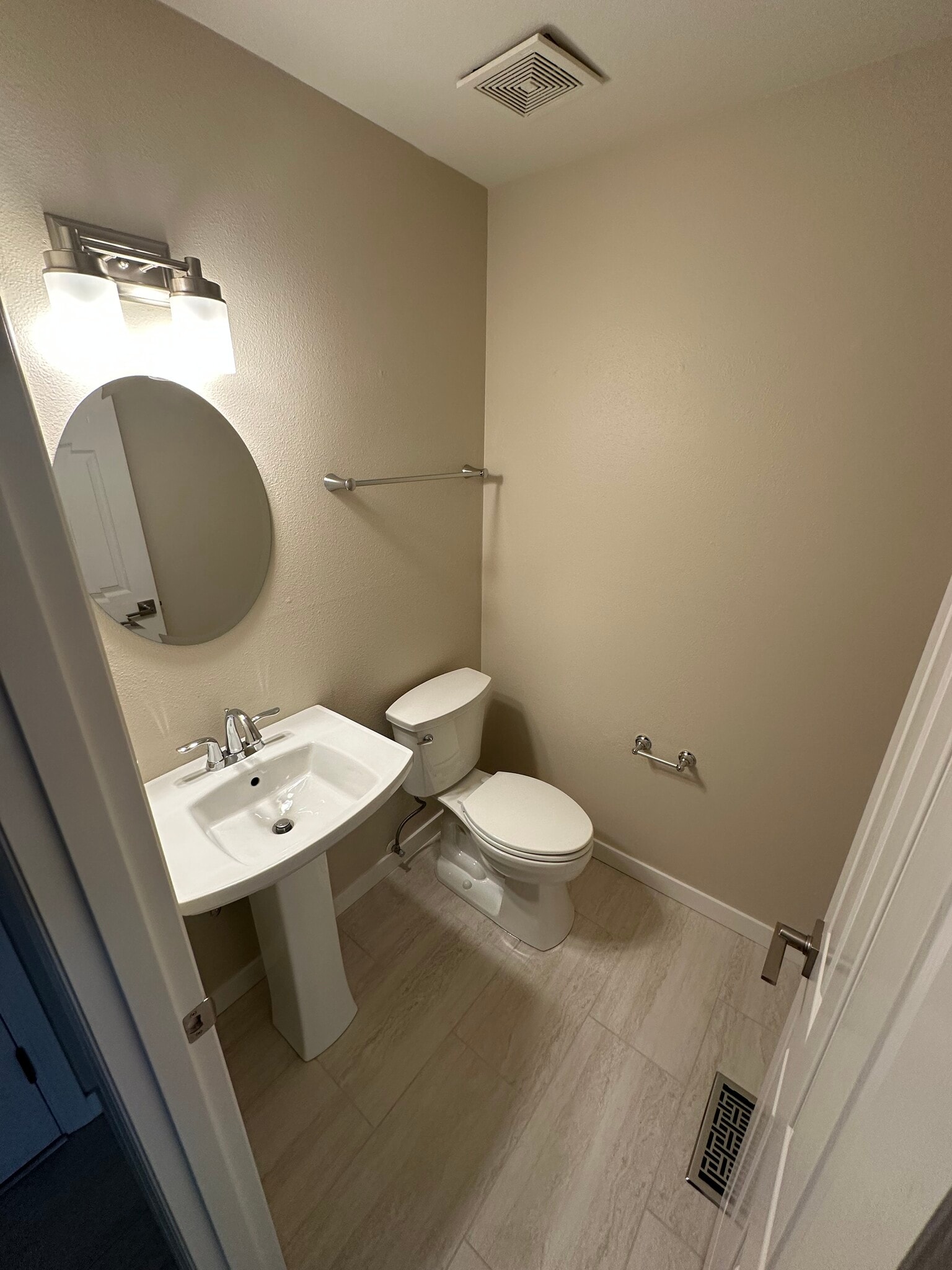 Building Photo - 17635 Hill Way