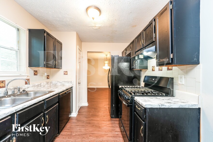 Building Photo - 7166 Stonebrook Ln