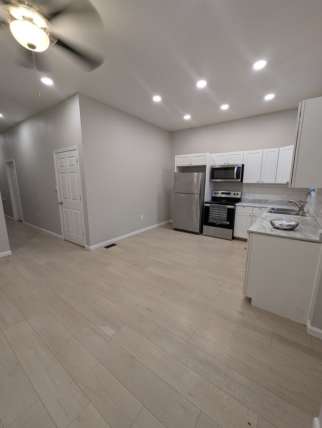 Building Photo - **$500 Security Deposit & 1st Month Free w...