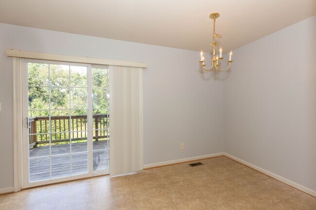 Building Photo - 3 Bed, 2.5 Bath in Martinsburg