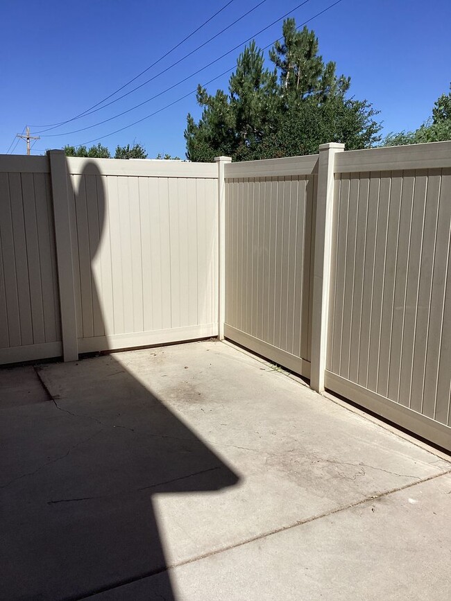 Building Photo - 340 1425 N St