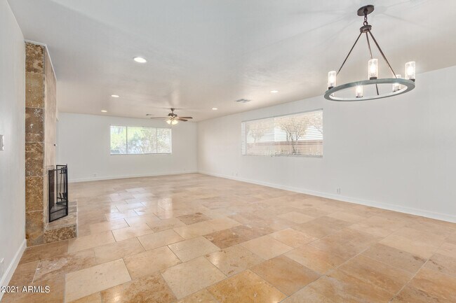 Building Photo - 8731 E Minnezona Ave