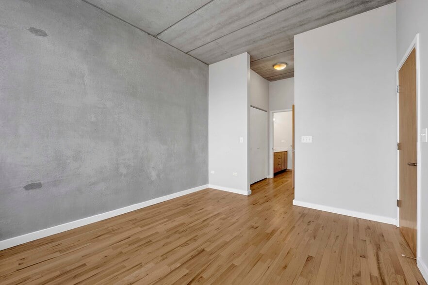 Building Photo - 630 N Franklin St