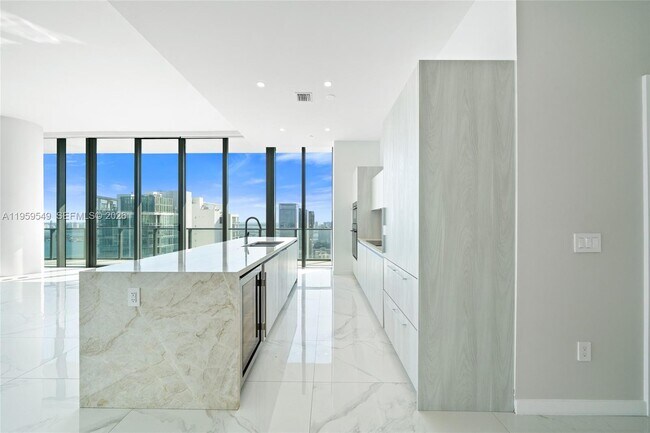 Building Photo - 480 NE 31st St