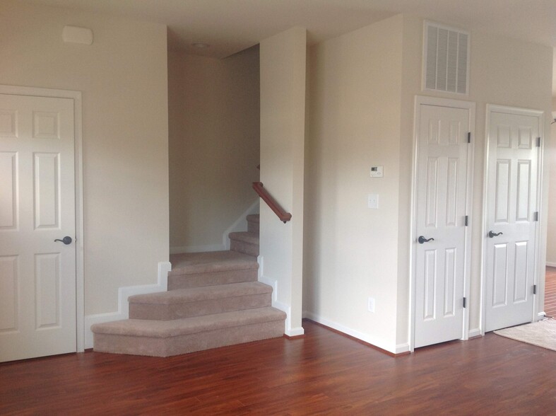 Building Photo - 10206 Osage Dr