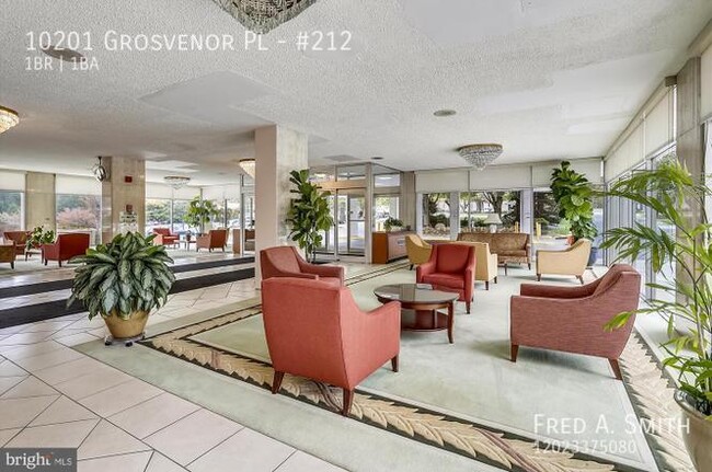 Building Photo - 10201 Grosvenor Pl