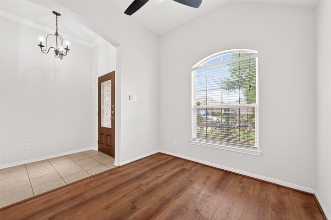 Building Photo - 6030 Wildbriar Ln