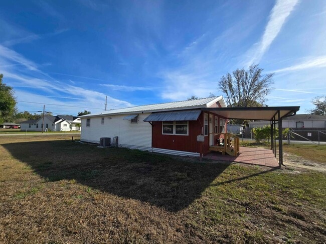 Building Photo - Two Bedroom Home with Large Fenced-in Yard