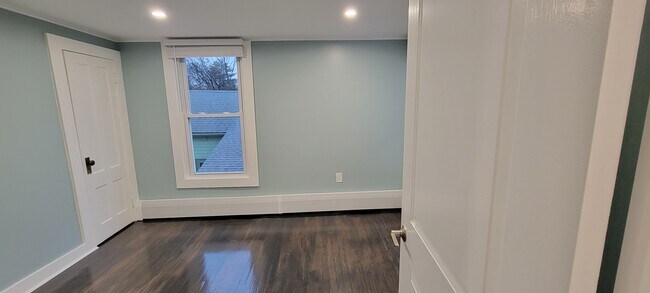 Building Photo - 187 Church St