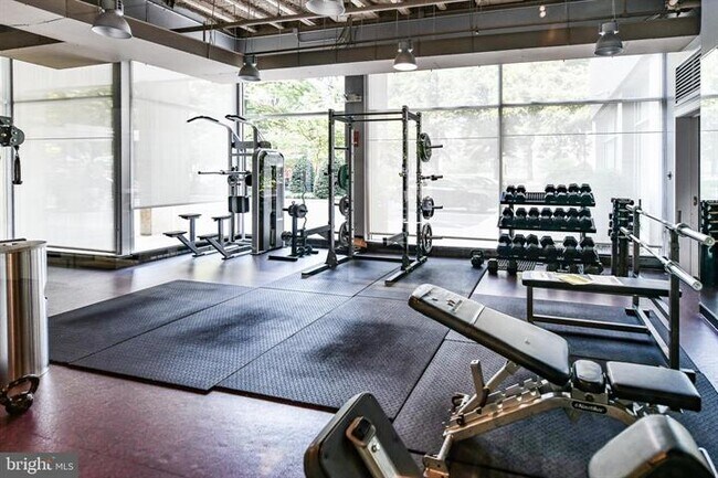 Building Photo - 350 G St SW