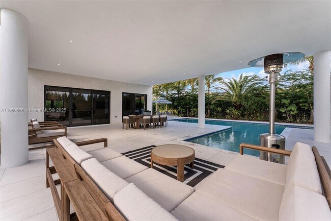 Building Photo - 16703 Botaniko Dr S