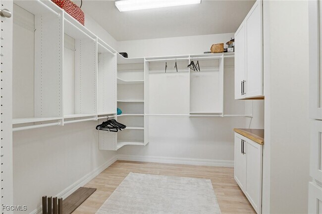 Building Photo - 11012 Castlereagh St