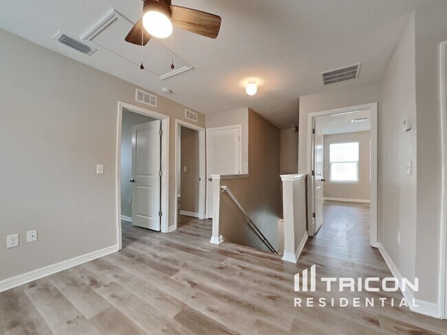 Building Photo - 10111 Mangrove Well Rd