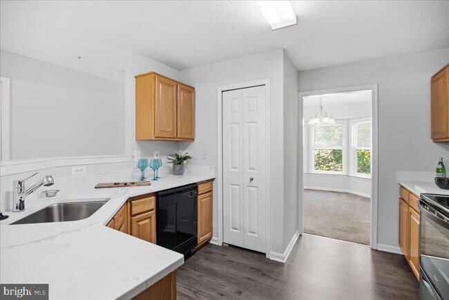 Building Photo - 8000 Delores Ct