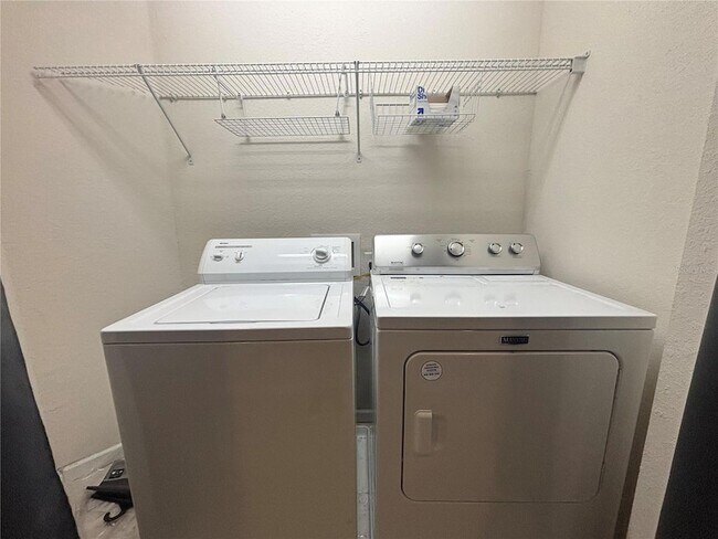 Building Photo - 4135 SW 51st Cir