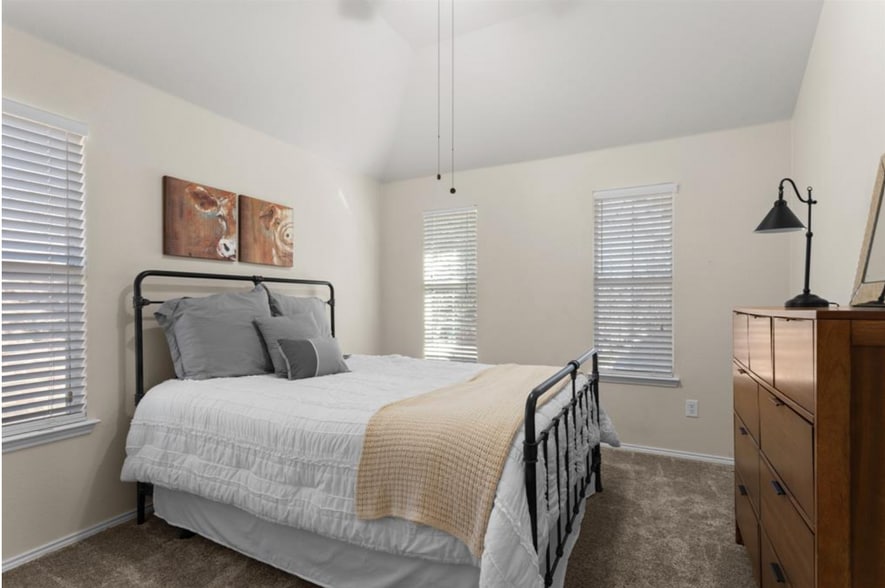 Room #5 - 2229 Miranda Pl