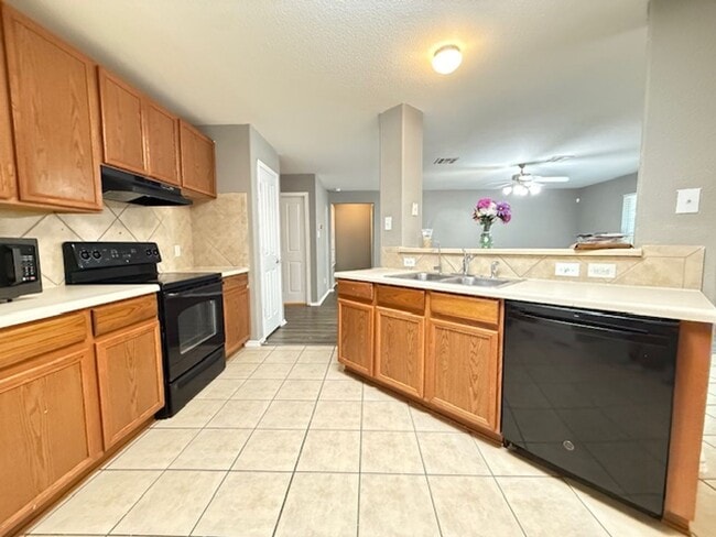 Building Photo - Nice 3 bedroom 2 Bath One Story Home..Avai...