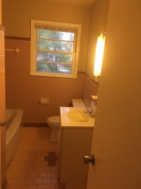 Building Photo - 2514 Rochell Dr NW