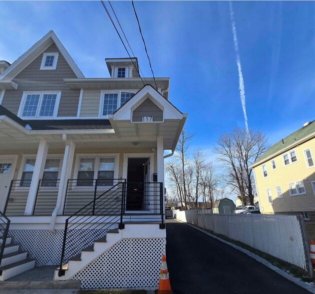 Building Photo - 115 Winslow Pl