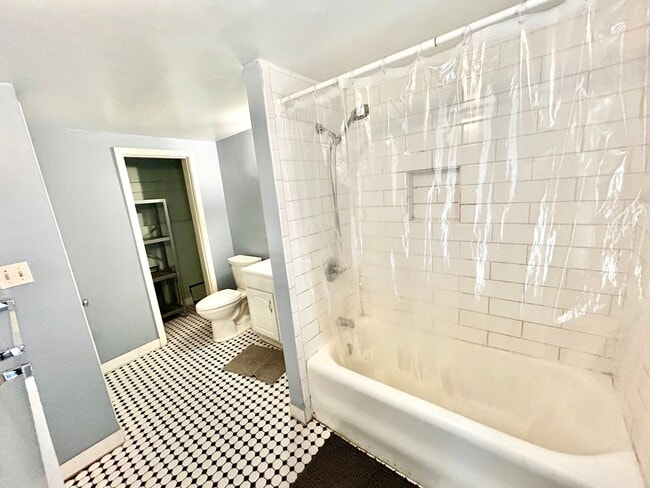 Building Photo - Varsity Management