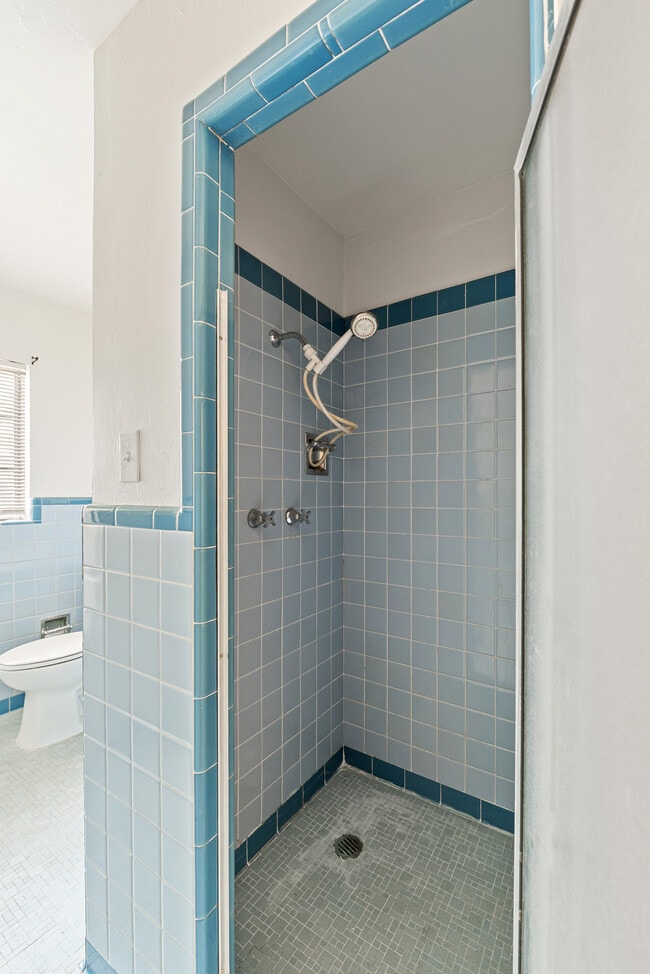 Building Photo - 417 W Gramercy Pl