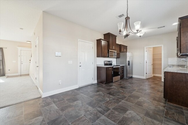 Building Photo - MOVE-IN READY! (Pet Friendly)