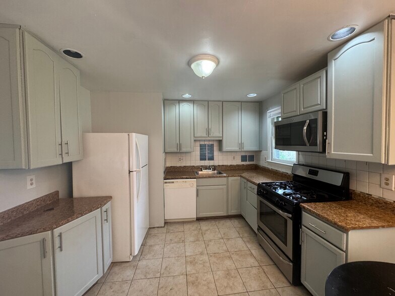 Building Photo - 6445 Fairborn Ter