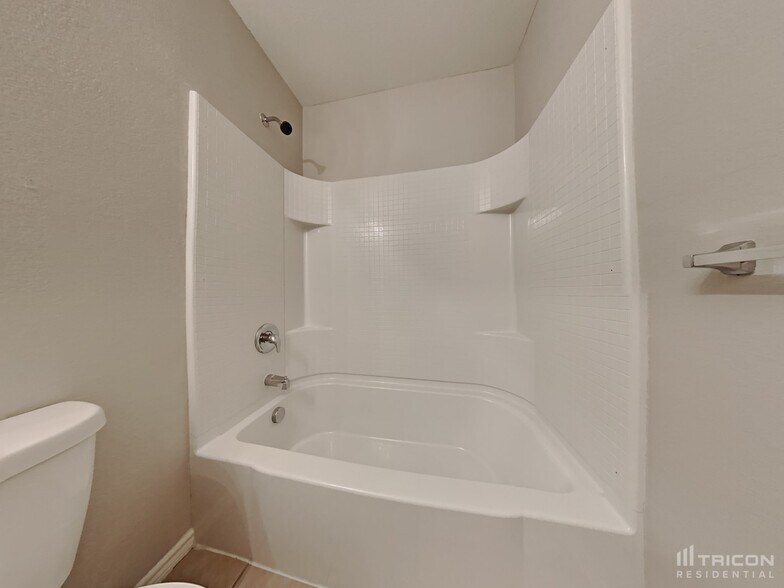 Building Photo - 1500 Abby Creek Dr